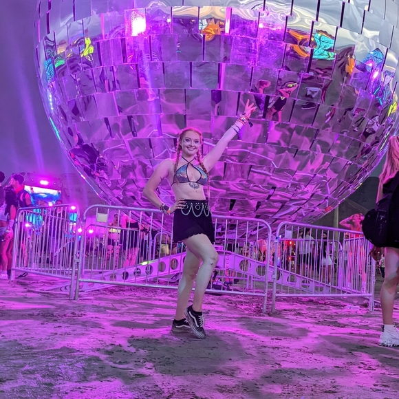 Meet your Posher, Kira - Picture 5 of 5